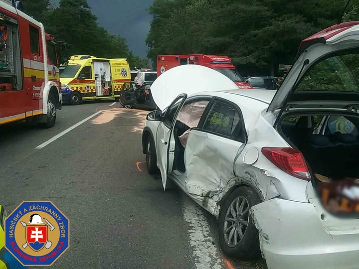 Štyria zranení pri dopravnej nehode medzi Stupavou a Lozornom