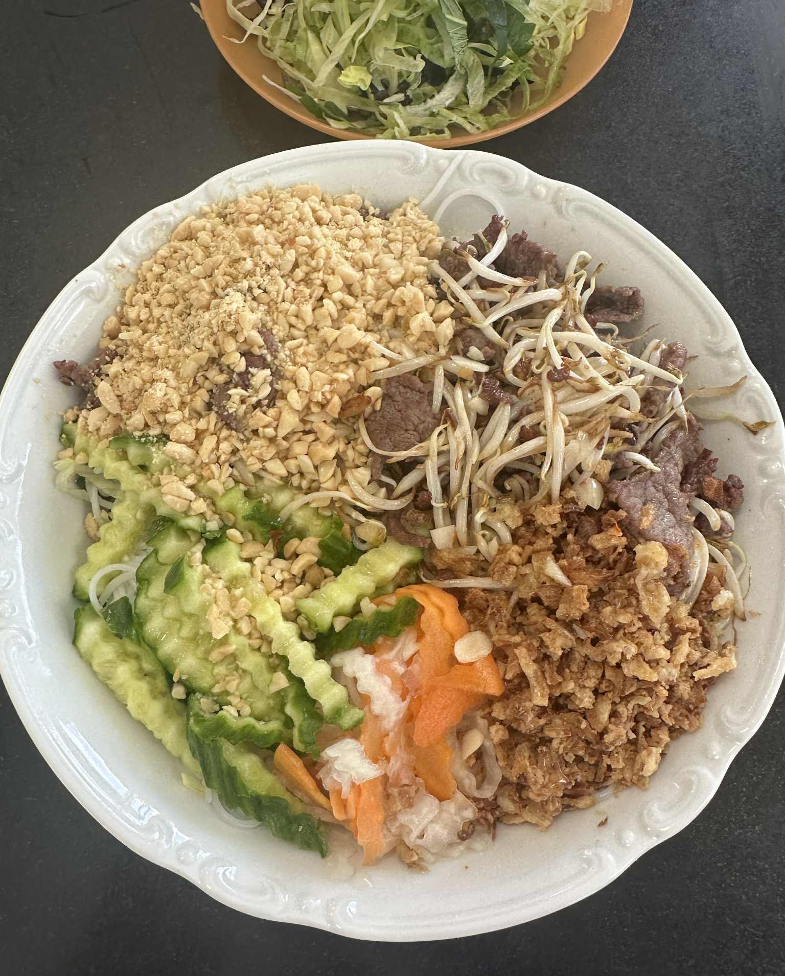 Bún bò Nam Bộ: vietnamská misa plná sviežosti, chrumkavosti a vôní