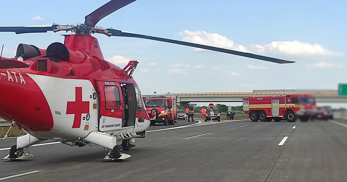 Rýchla pomoc z neba na D1 pri Blatnom: záchranársky vrtuľník pomohol zranenému motocyklistovi
