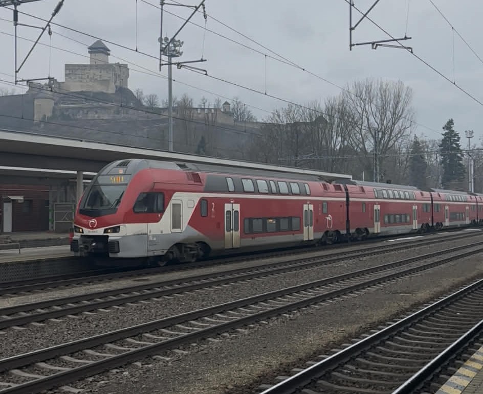 Cestujúcich vlakom čakajú od februára výluky. Jazda sa mierne predĺži