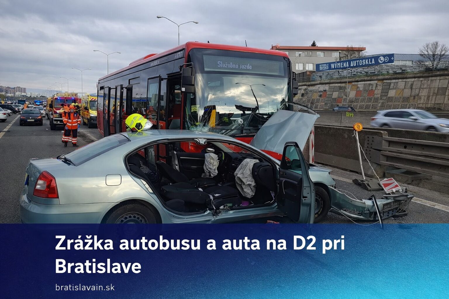 AKTUÁLNE: Zrážka autobusu a auta na D2 pri Bratislave