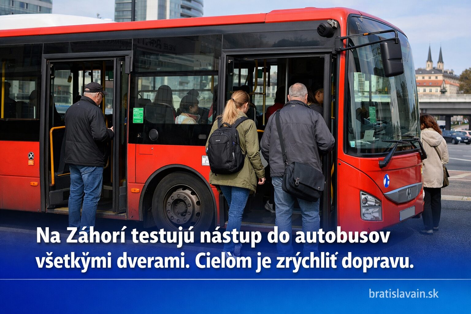 Na Záhorí testujú nástup do autobusov všetkými dverami. Cieľom je zrýchliť dopravu
