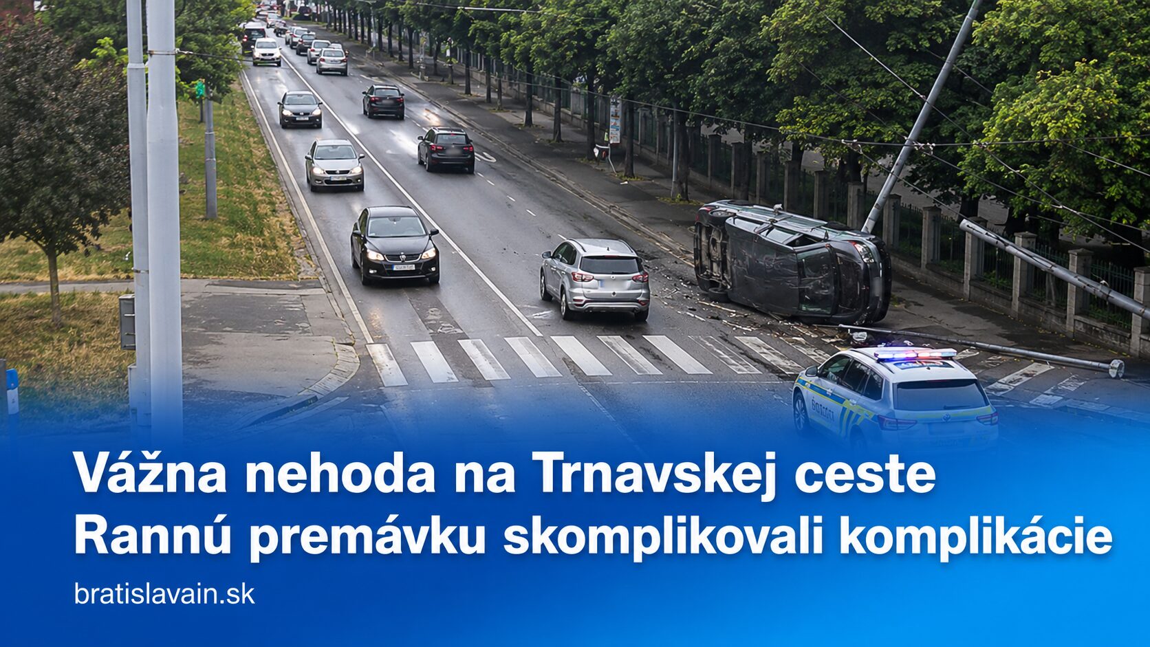 Vážna nehoda na Trnavskej ceste: auto narazilo do stĺpa a skončilo prevrátené