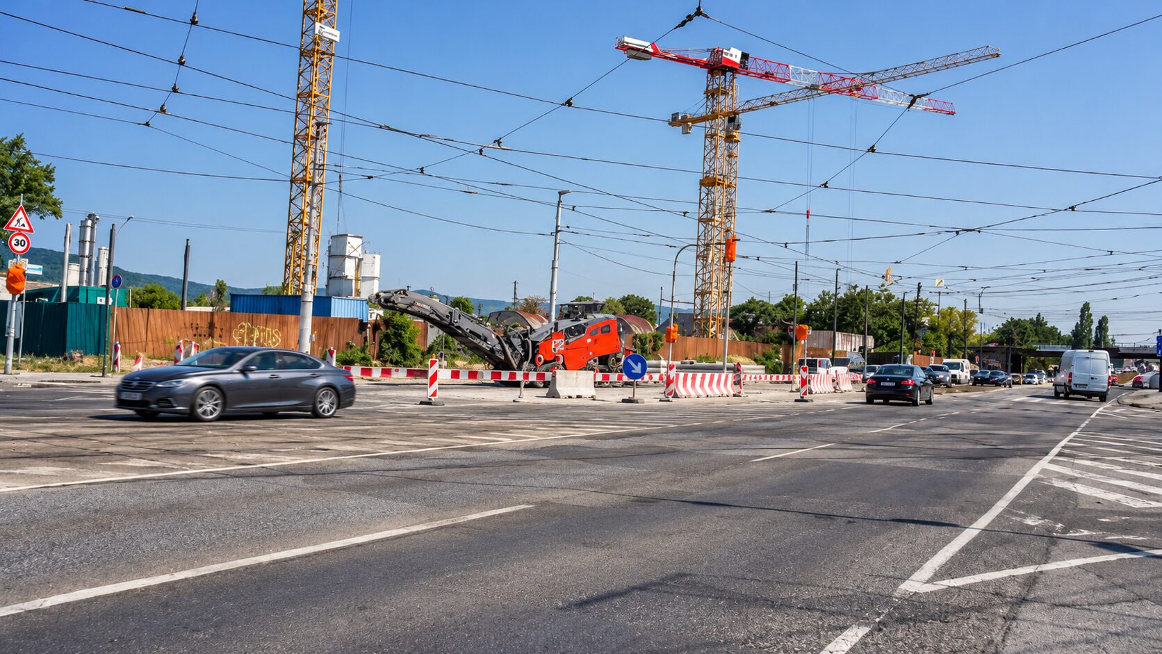 Dopravné obmedzenia na Vajnorskej ulici pri Kuchajde: Uzavreli jazdný pruh, zmeny potrvajú do decembra